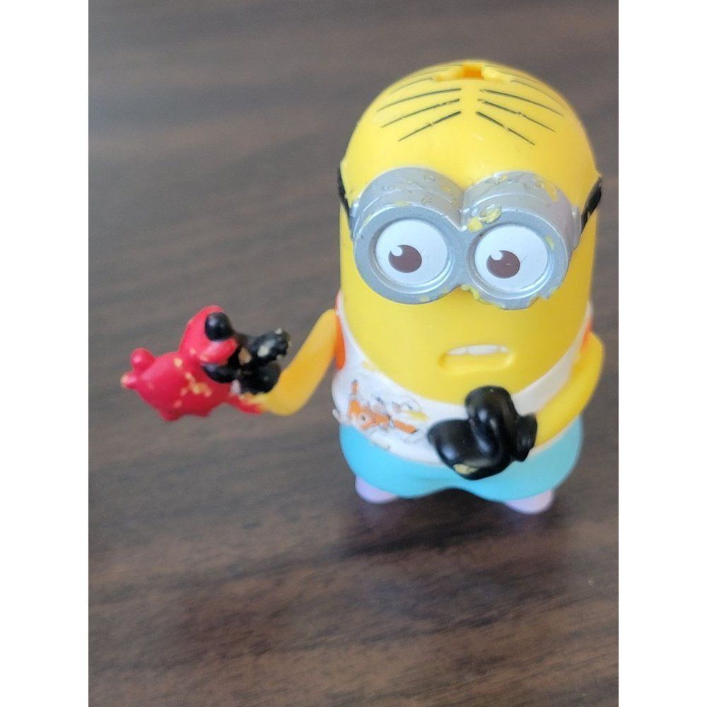 McDonald's 2017 Despicable Me Crab Bite minion AS IS toy figure